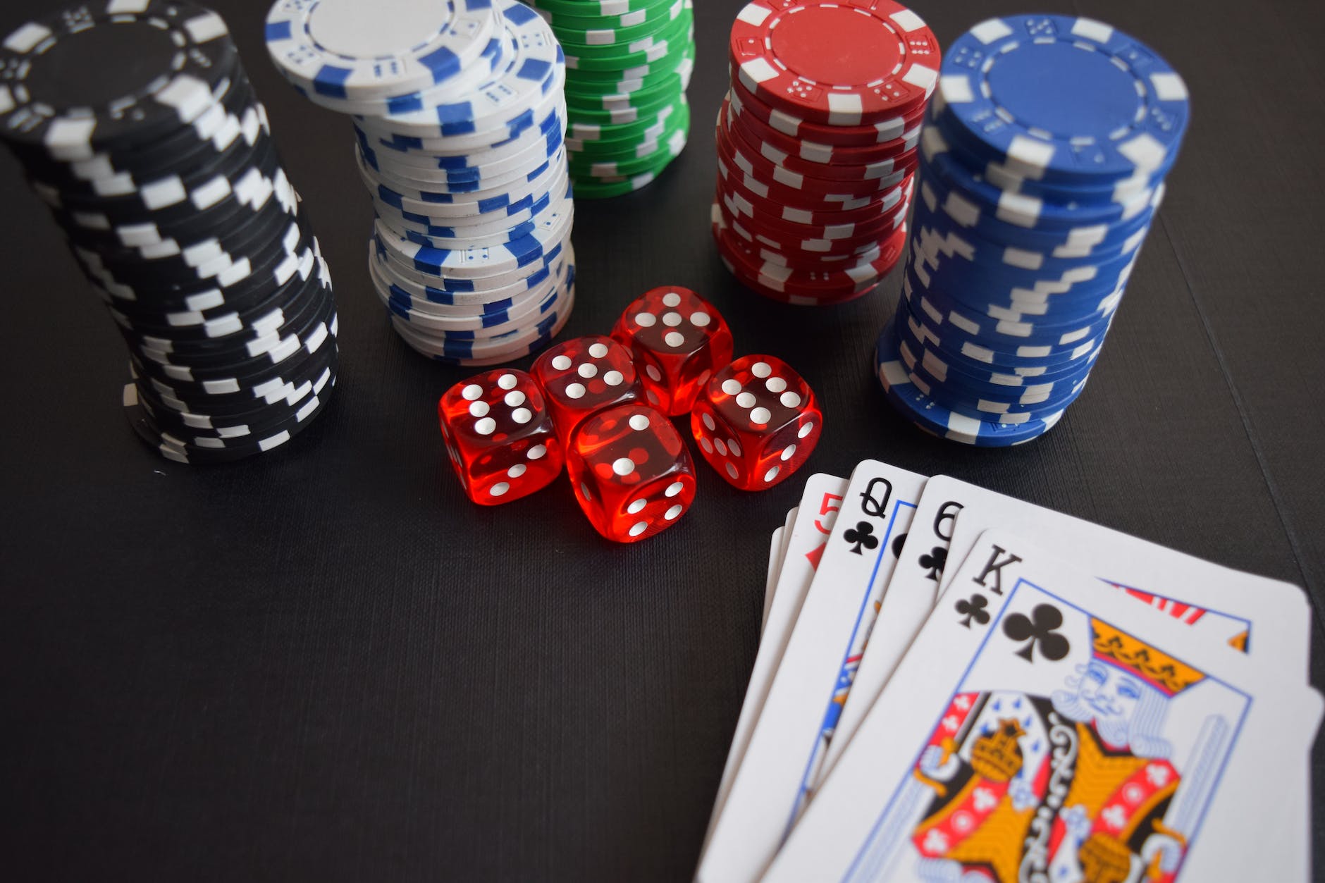 poker cash games vs tournaments